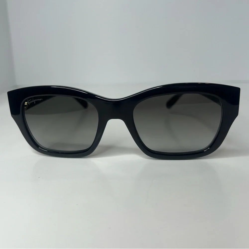 Salvatore Ferragamo Women’s Black Rectangular Sunglasses SF1012S NEW!!!!‎ 🖤🕶️